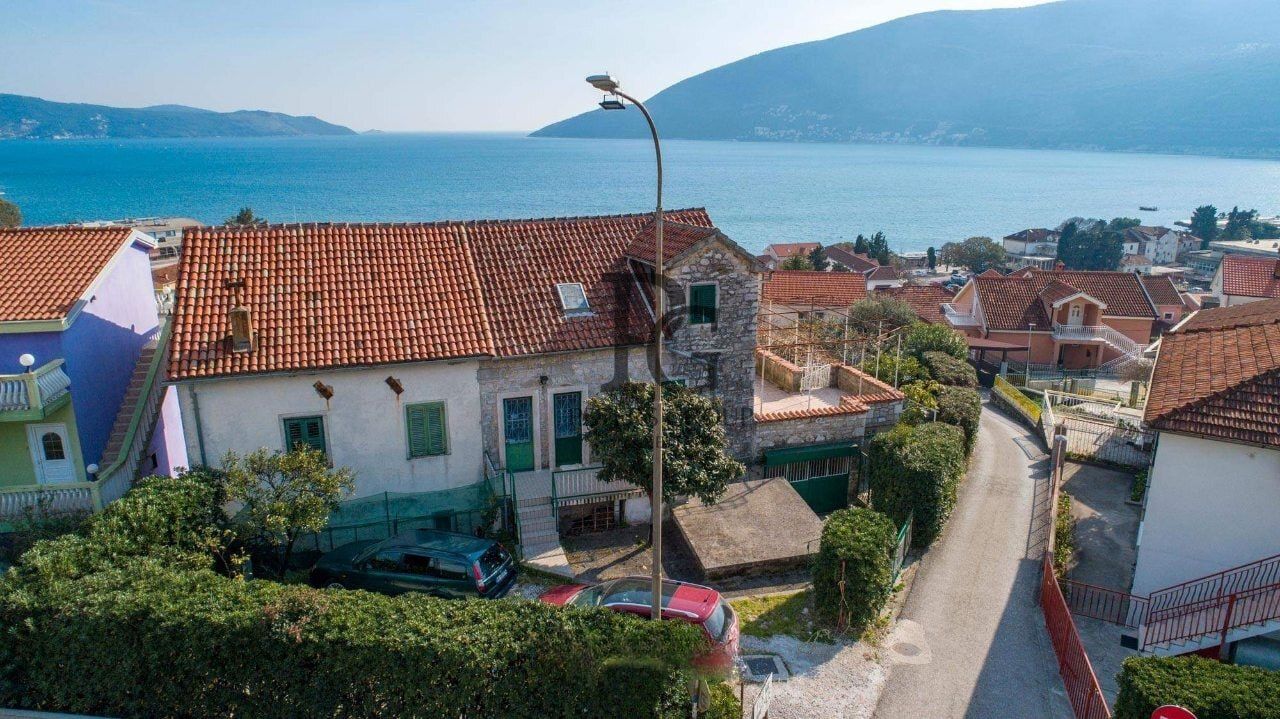 Casa en Herceg-Novi, Montenegro, 320 m2 - imagen 1