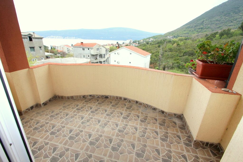 Apartment in Bijela, Montenegro, 33 sq.m - picture 1