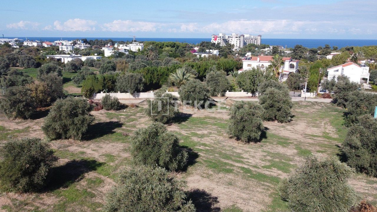 Land in Kyrenia, Cyprus, 3 211 sq.m - picture 1