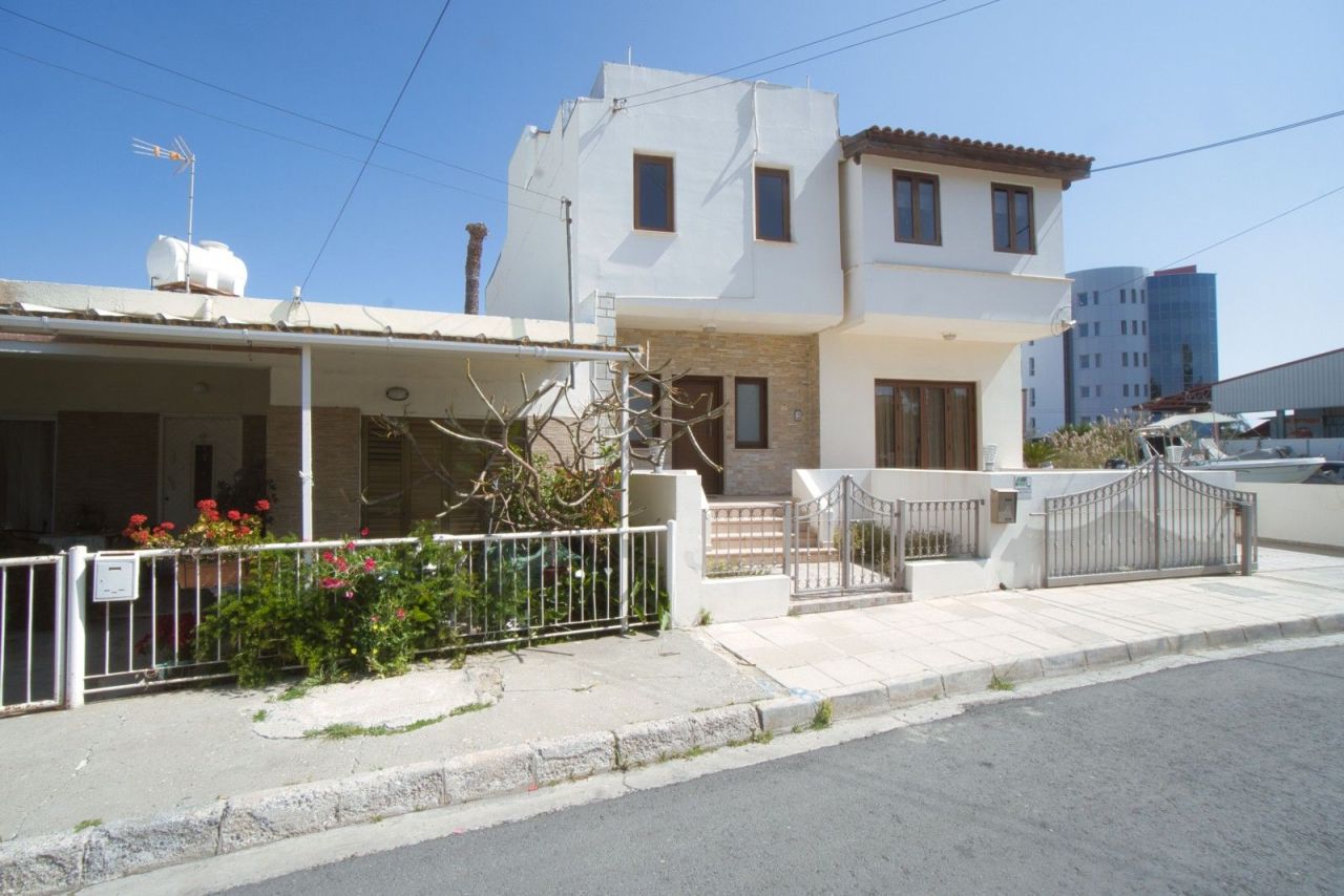 Villa in Larnaca, Cyprus, 210 sq.m - picture 1