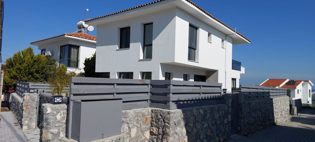Villa à Alsancak, Chypre, 180 m2 - image 1