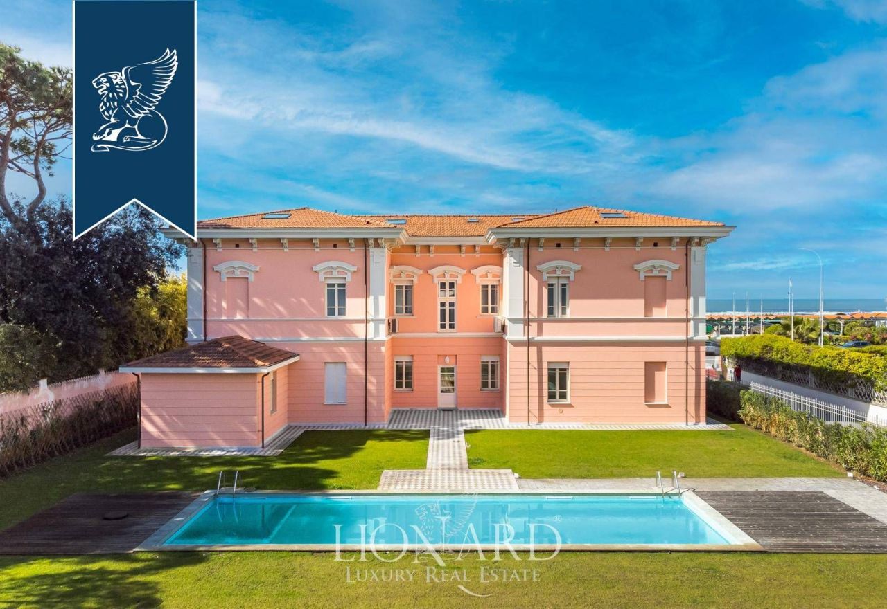 Villa en Forte dei Marmi, Italia, 950 m2 - imagen 1