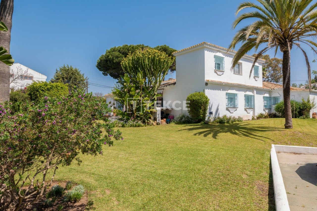 Villa in Marbella, Spanien, 301 m2 - Foto 1
