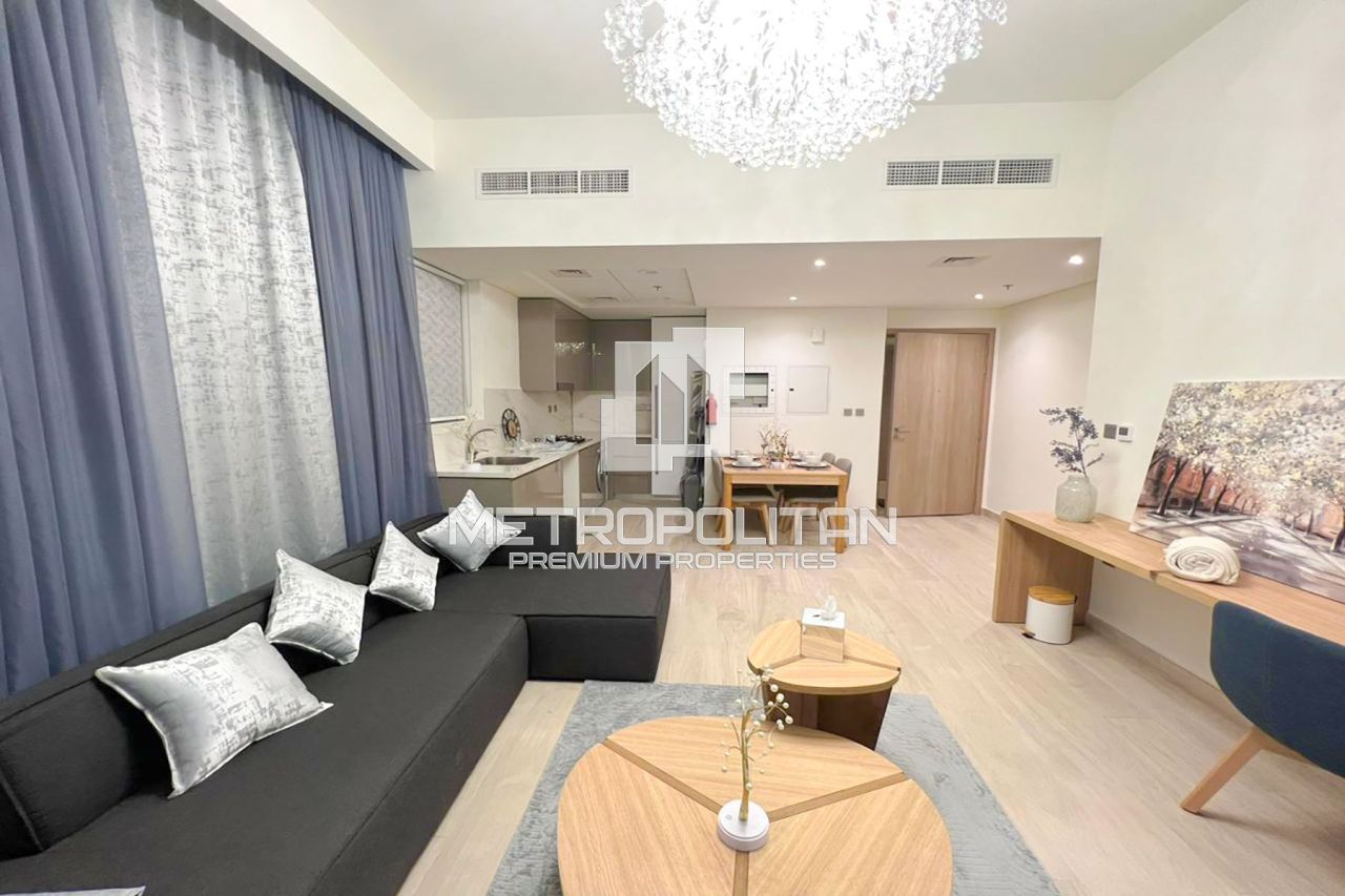 Apartment in Dubai, UAE, 77 sq.m - picture 1
