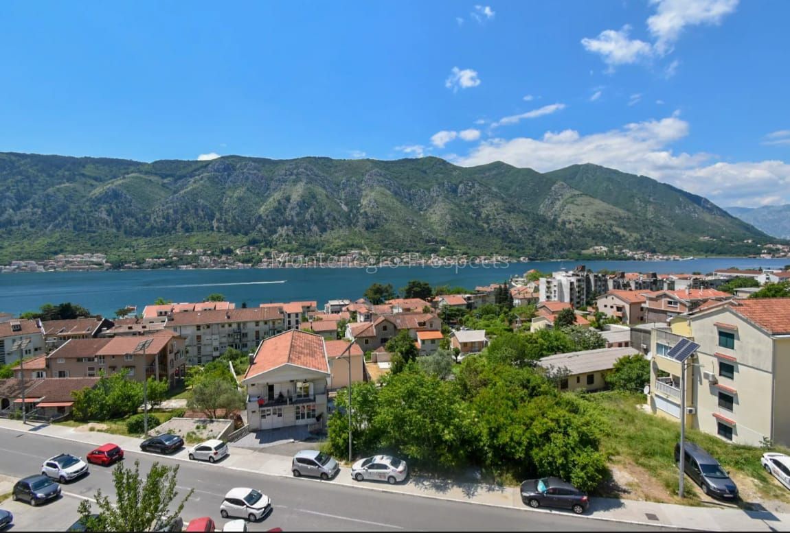 Flat in Kotor, Montenegro, 80 sq.m - picture 1