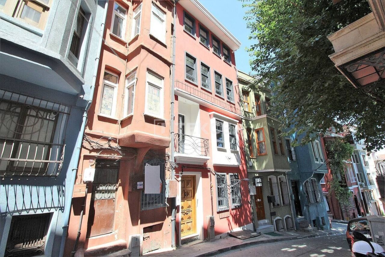 Apartment in Istanbul, Turkey, 340 sq.m - picture 1