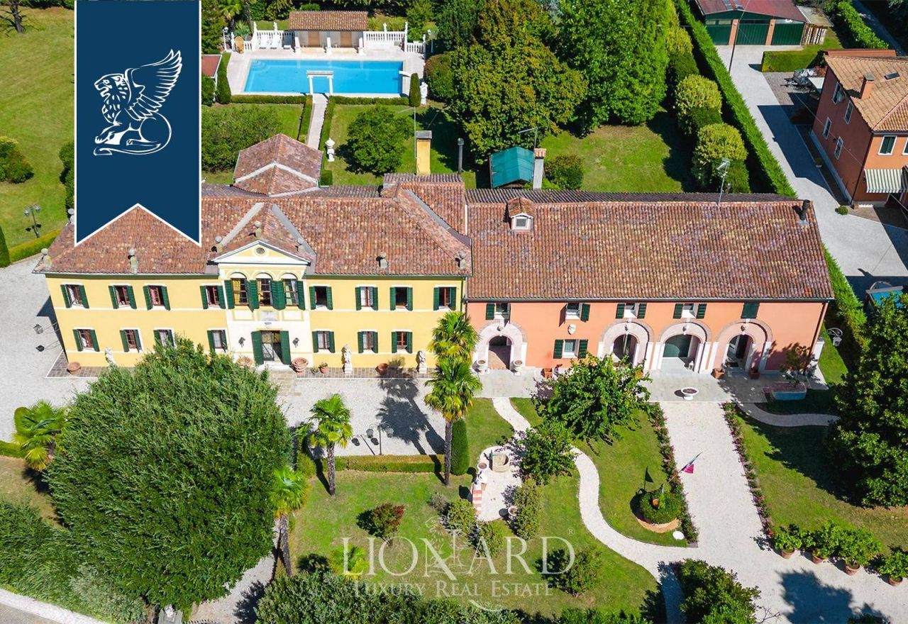 Villa en Padua, Italia, 1 500 m2 - imagen 1