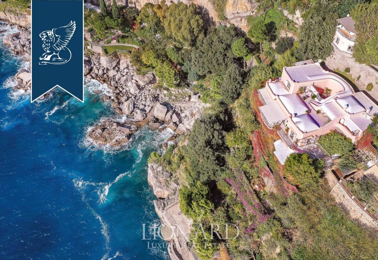 Villa in Salerno, Italy, 800 sq.m - picture 1