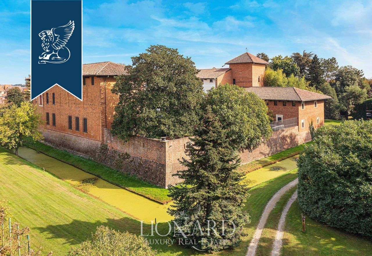 Château à Pavía, Italie, 2 600 m2 - image 1