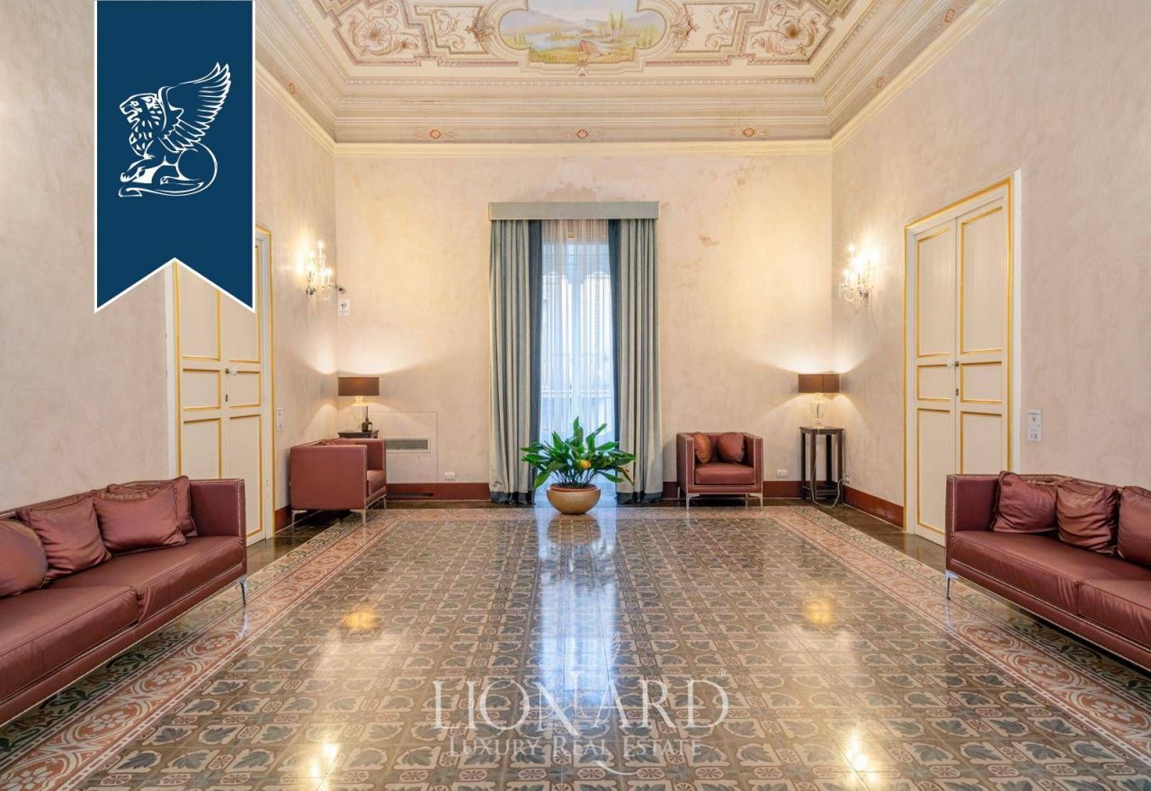 Hotel en Ragusa, Italia, 1 600 m2 - imagen 1