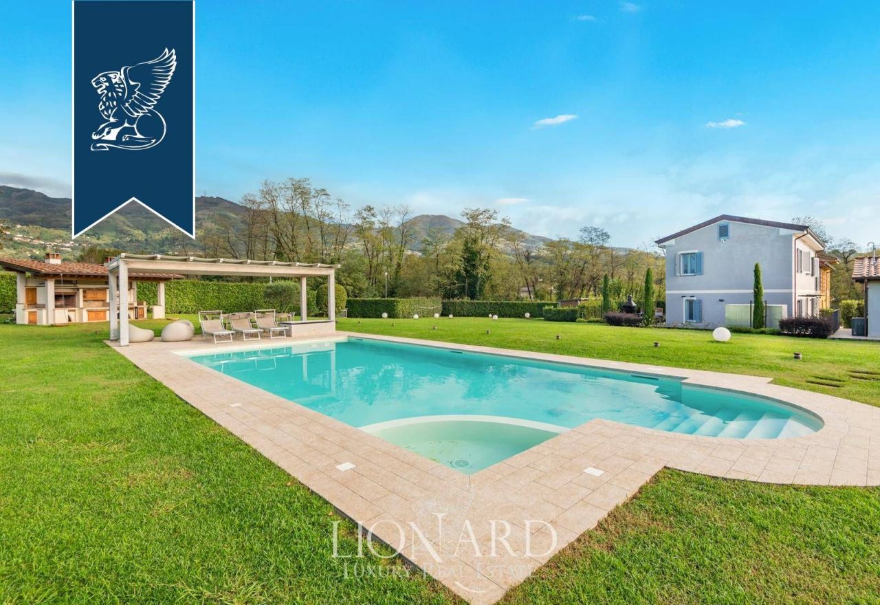 Villa in Capannori, Italy, 340 sq.m - picture 1