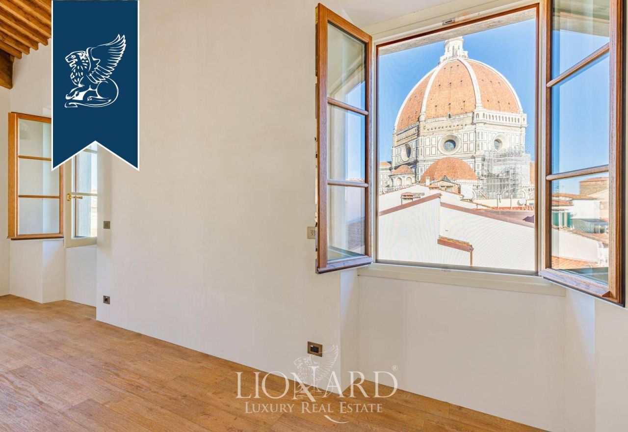 Apartment in Florence, Italy, 450 sq.m - picture 1
