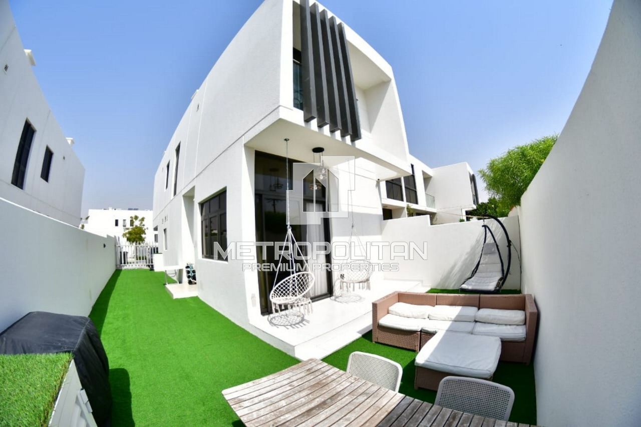 Casa adosada en Dubái, EAU, 166 m2 - imagen 1