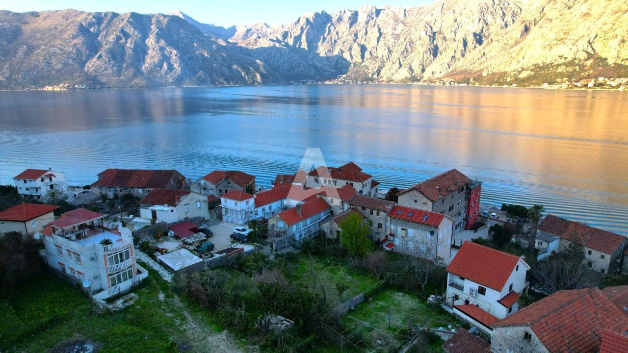 Grundstück in Prkanj, Montenegro, 640 m2 - Foto 1