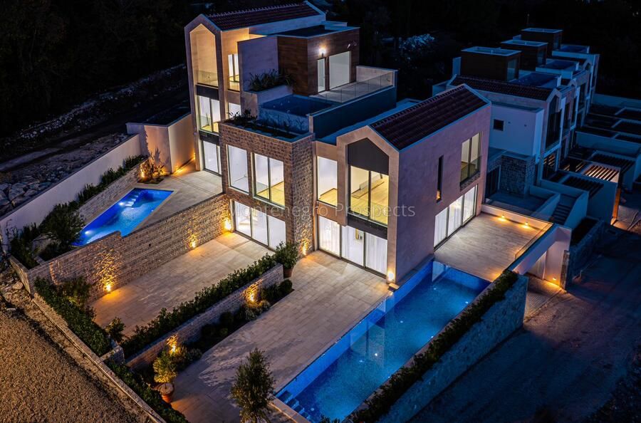 Villa en Tivat, Montenegro, 200 m2 - imagen 1