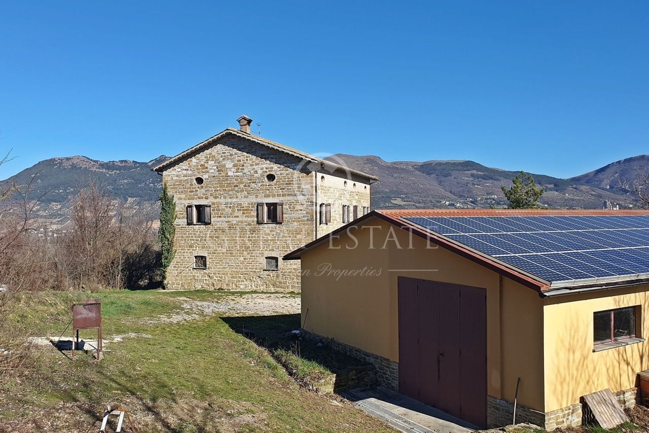 Haus in Gubbio, Italien, 363.65 m2 - Foto 1