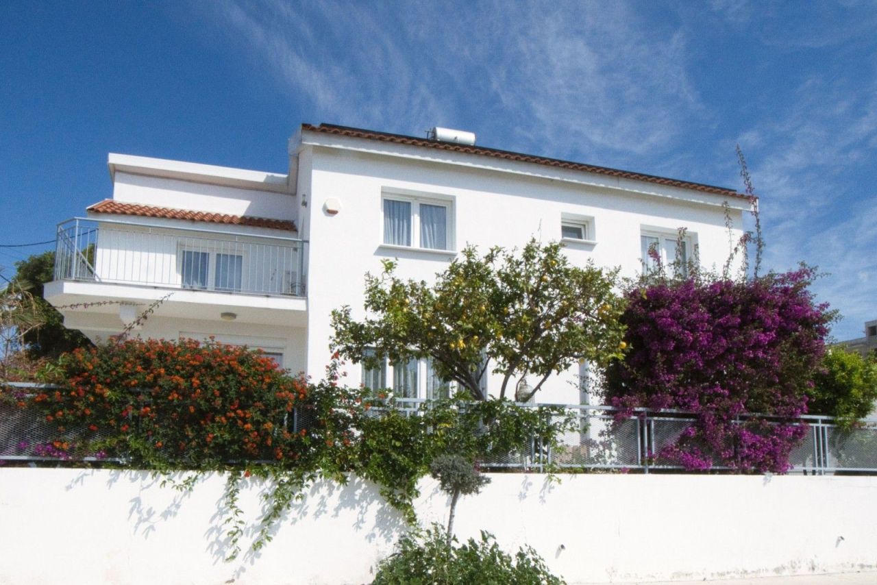 Villa in Larnaca, Cyprus, 234 sq.m - picture 1