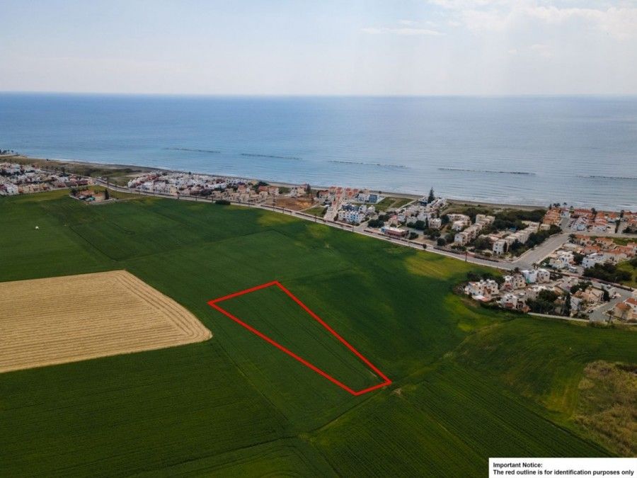 Land in Larnaca, Cyprus, 4 516 sq.m - picture 1