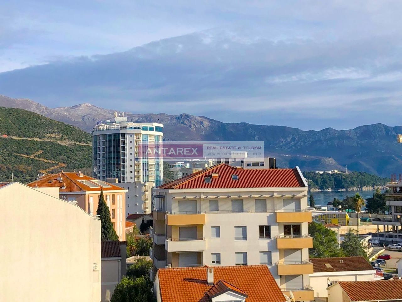 Apartment in Budva, Montenegro, 87 sq.m - picture 1
