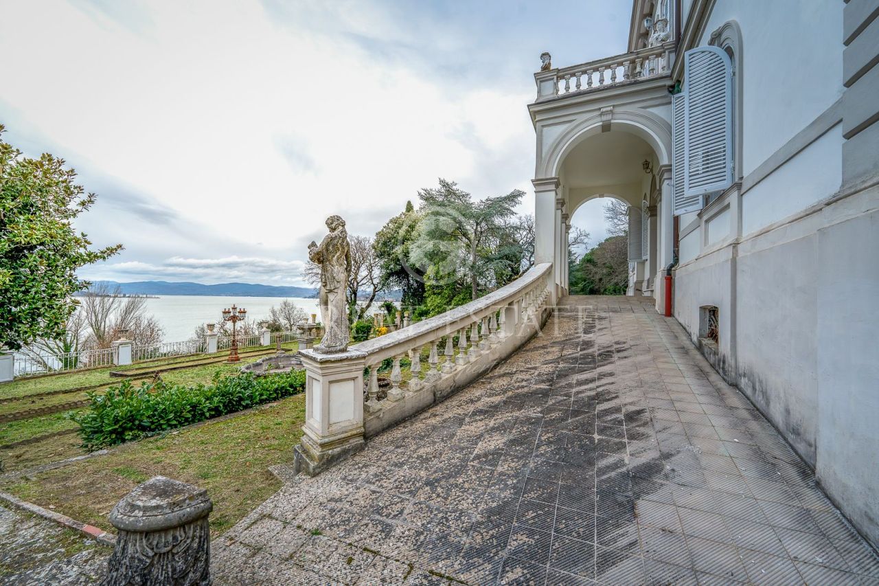 Villa en Magione, Italia, 636.6 m2 - imagen 1