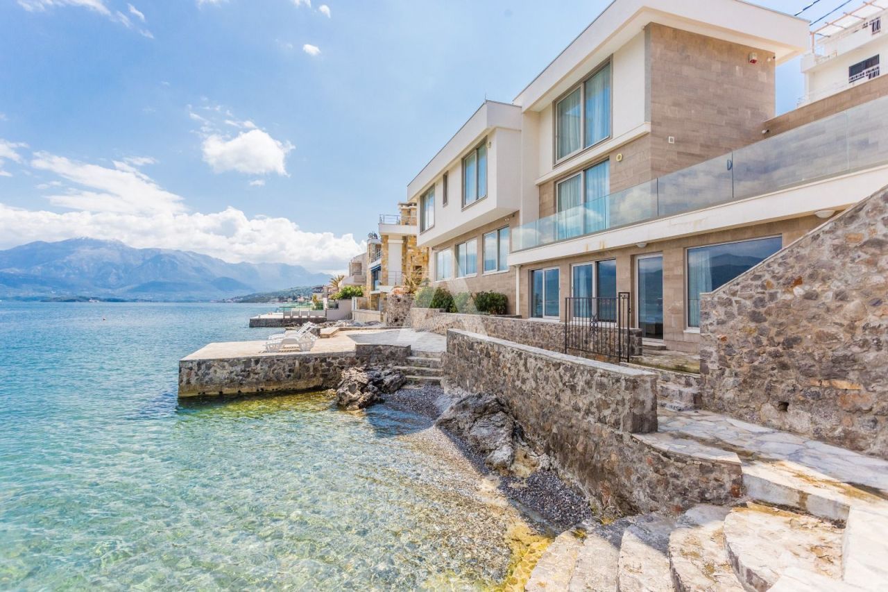 Villa in Tivat, Montenegro, 240 sq.m - picture 1