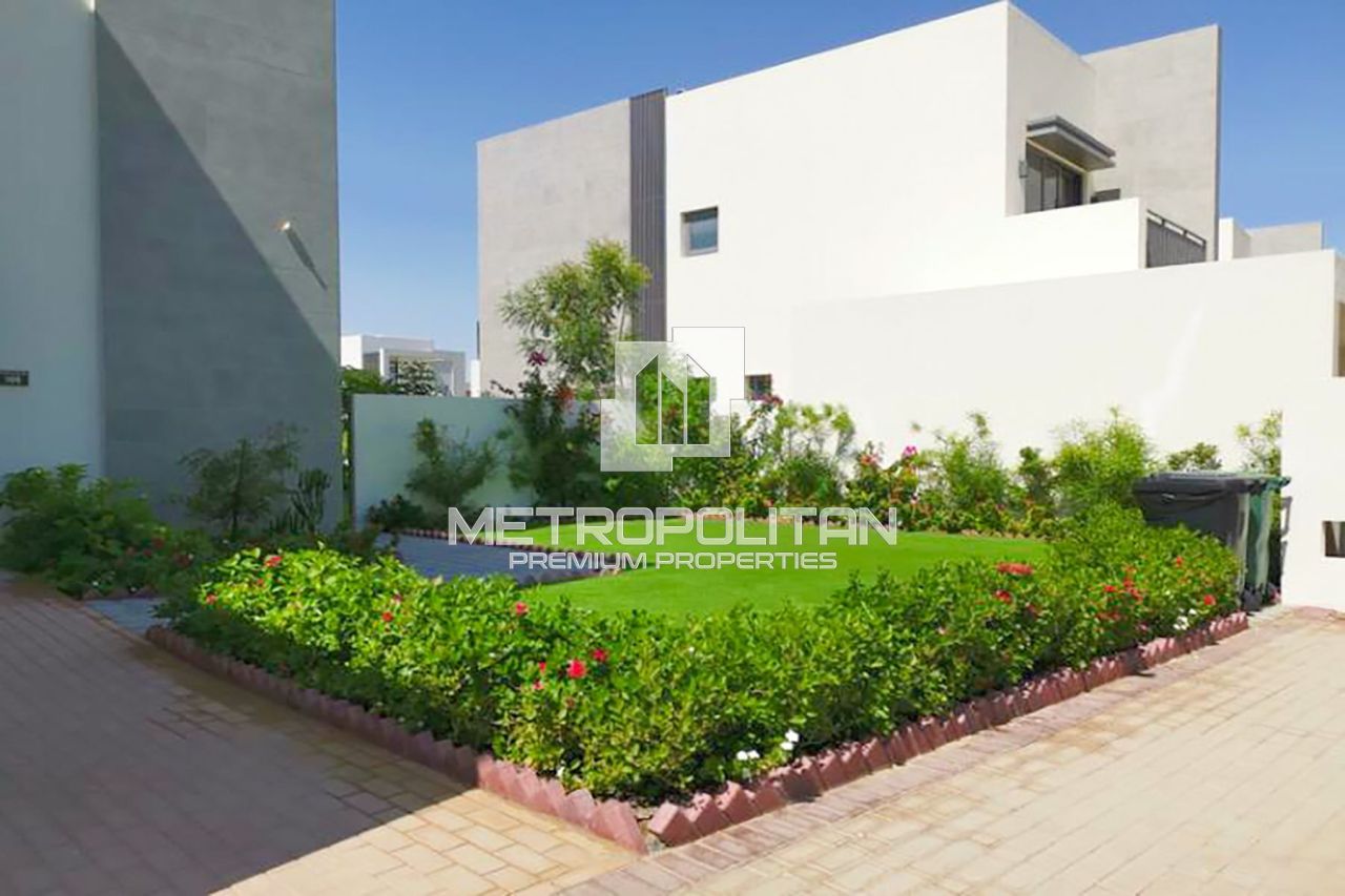 Villa à Dubaï, EAU, 260 m2 - image 1