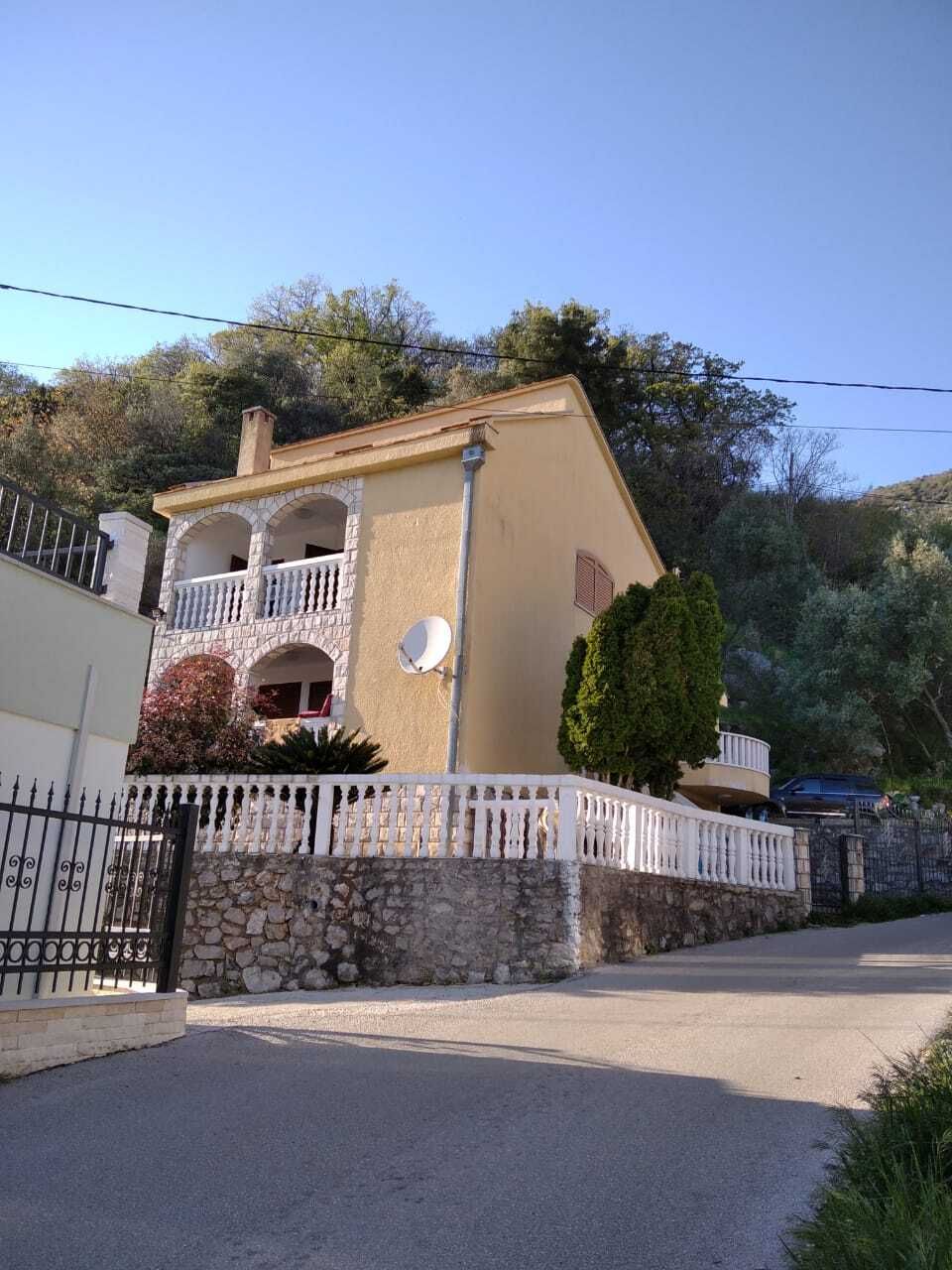 Casa en Budva, Montenegro, 184 m2 - imagen 1