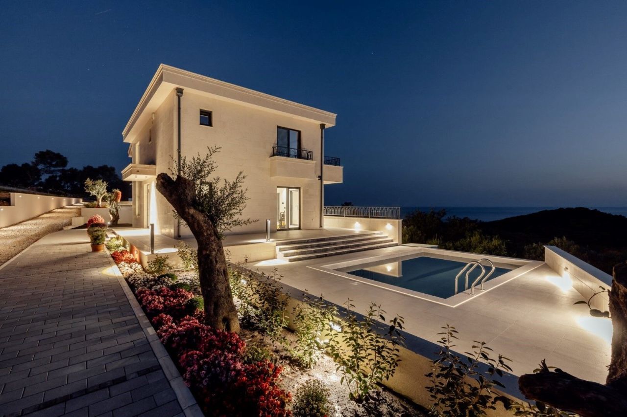 Villa in Budva, Montenegro, 318 sq.m - picture 1