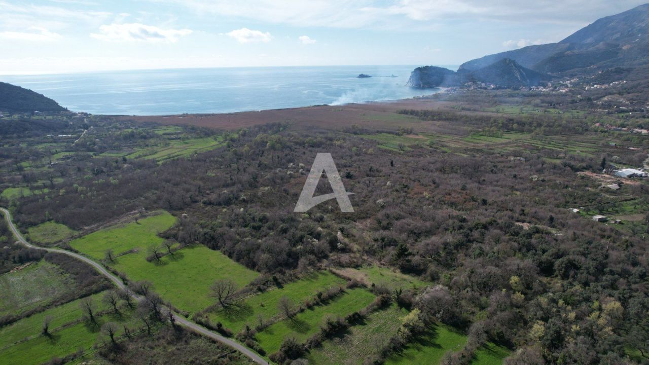 Land in Buljarica, Montenegro, 7 665 sq.m - picture 1