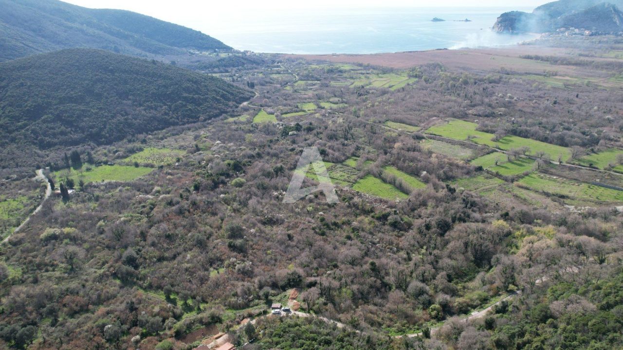 Grundstück in Buljarica, Montenegro, 40 000 m2 - Foto 1