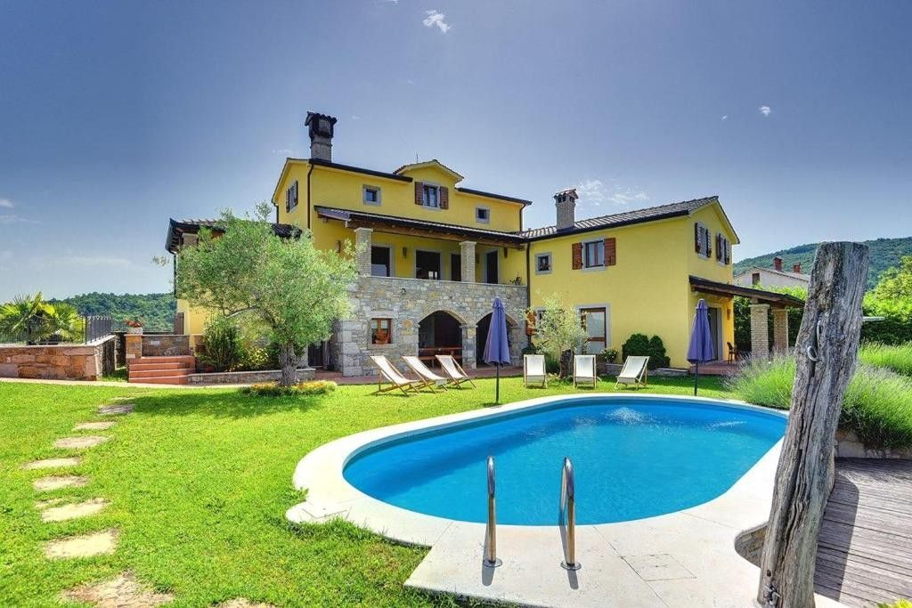 Villa Istria, Pazin, Croatia, 400 sq.m - picture 1