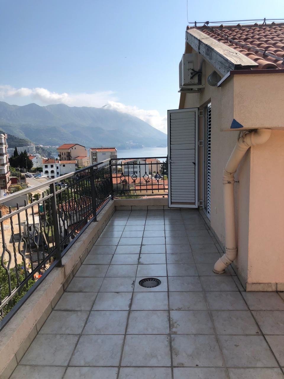 Flat in Becici, Montenegro, 97 sq.m - picture 1