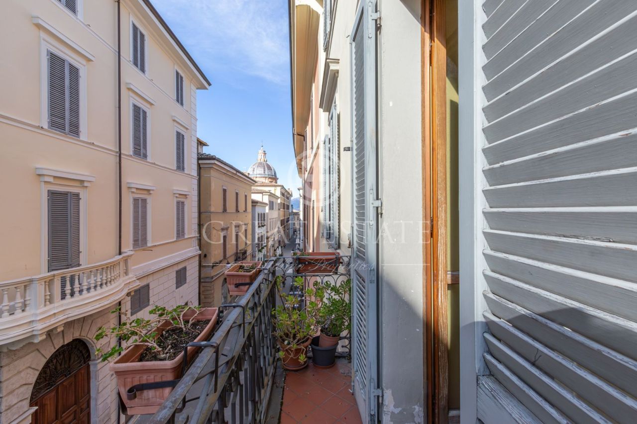 Apartment in Spoleto, Italy, 121.75 sq.m - picture 1