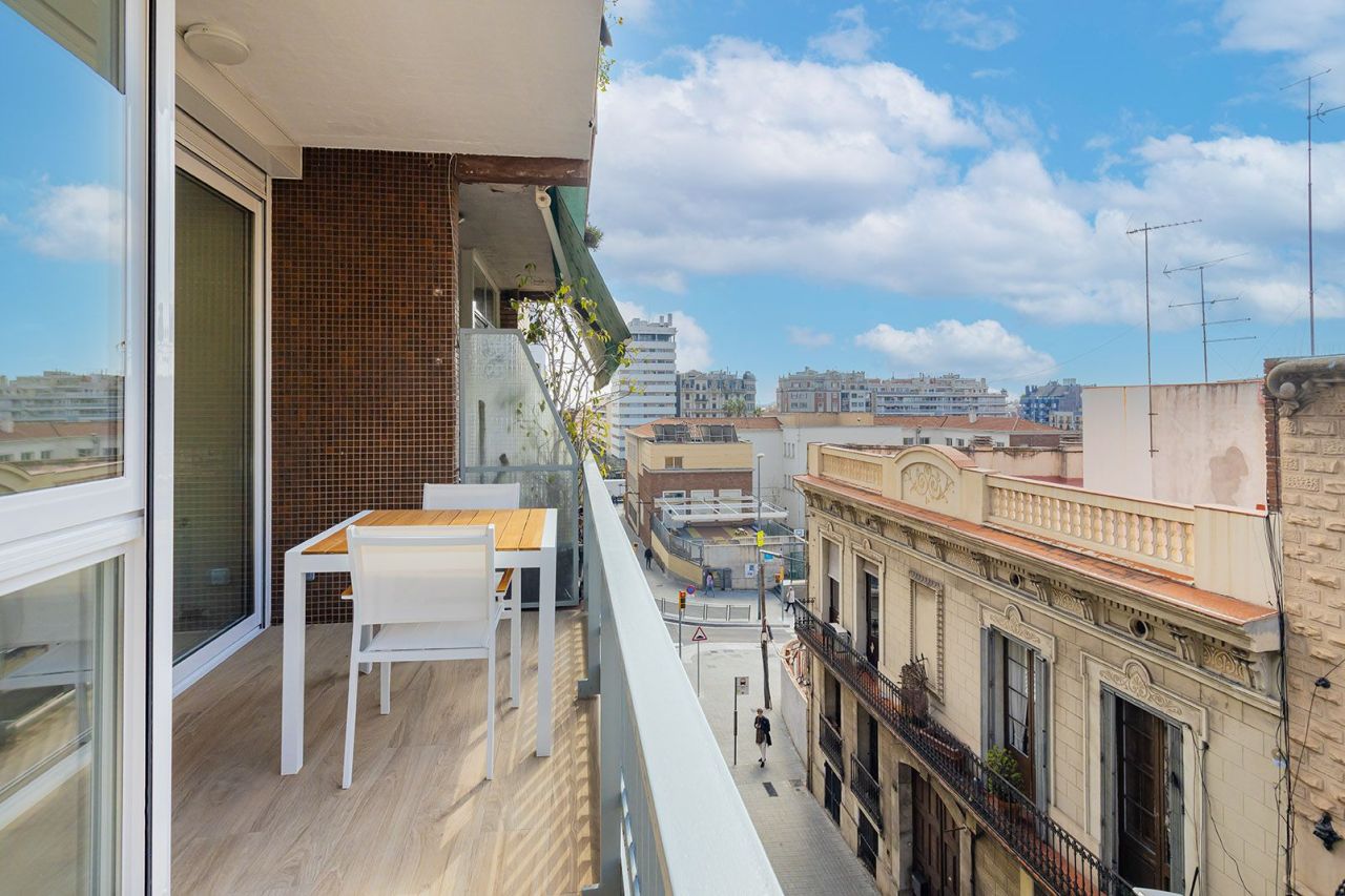 Flat in Barcelona, Spain, 103 sq.m - picture 1