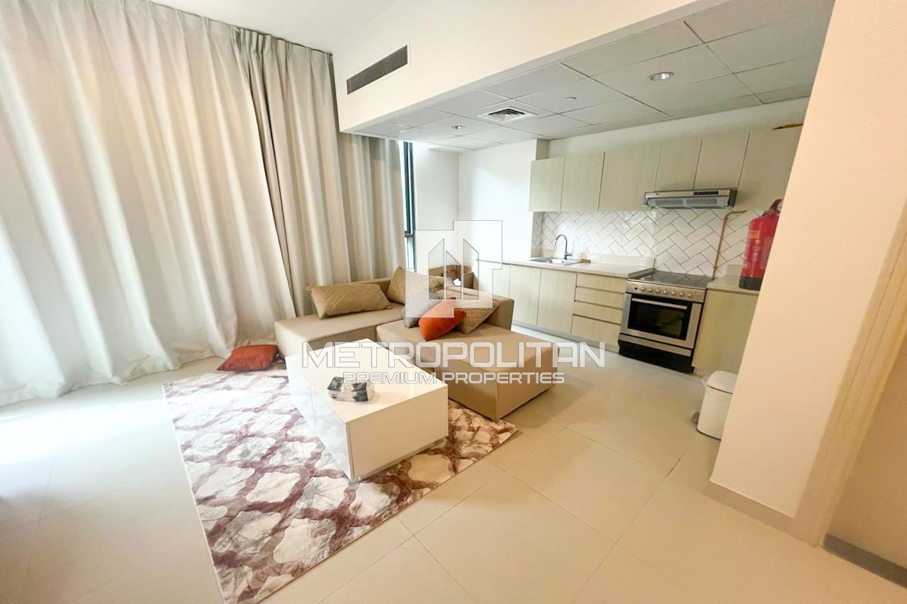 Apartment in Dubai, UAE, 58 sq.m - picture 1