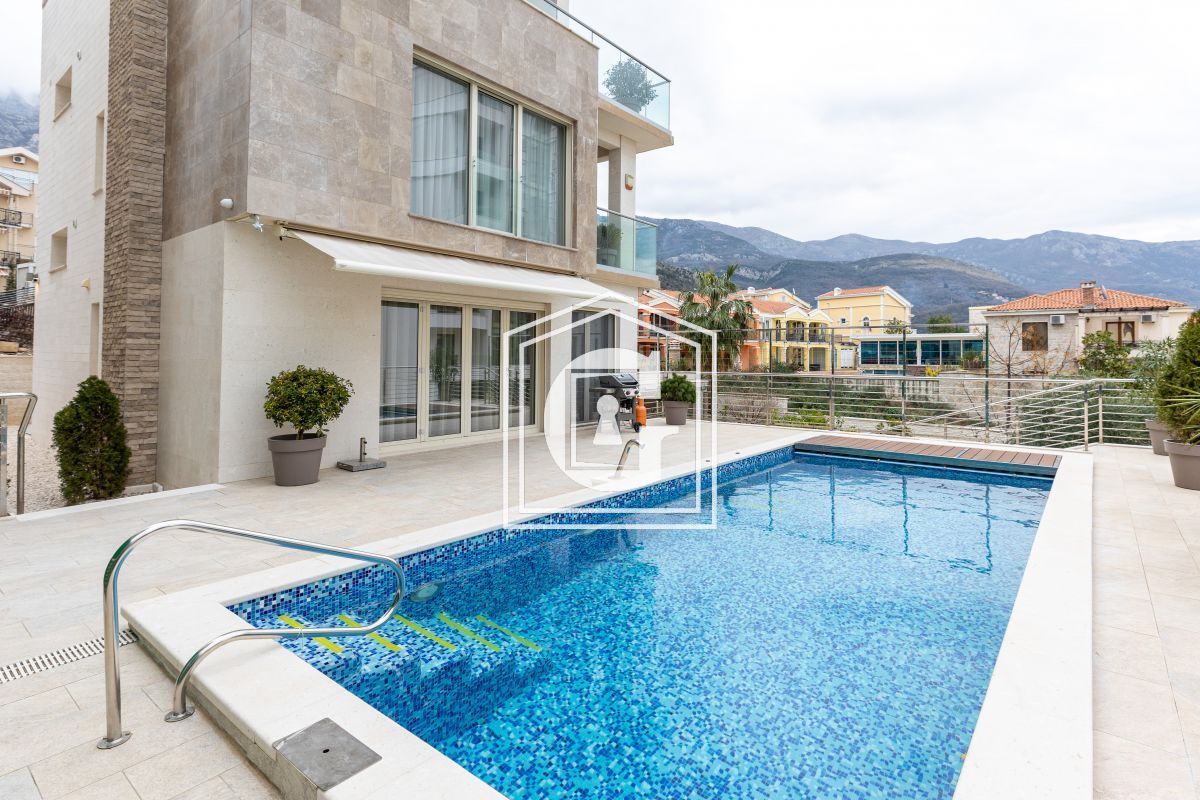 Apartment in Becici, Montenegro, 400 sq.m - picture 1