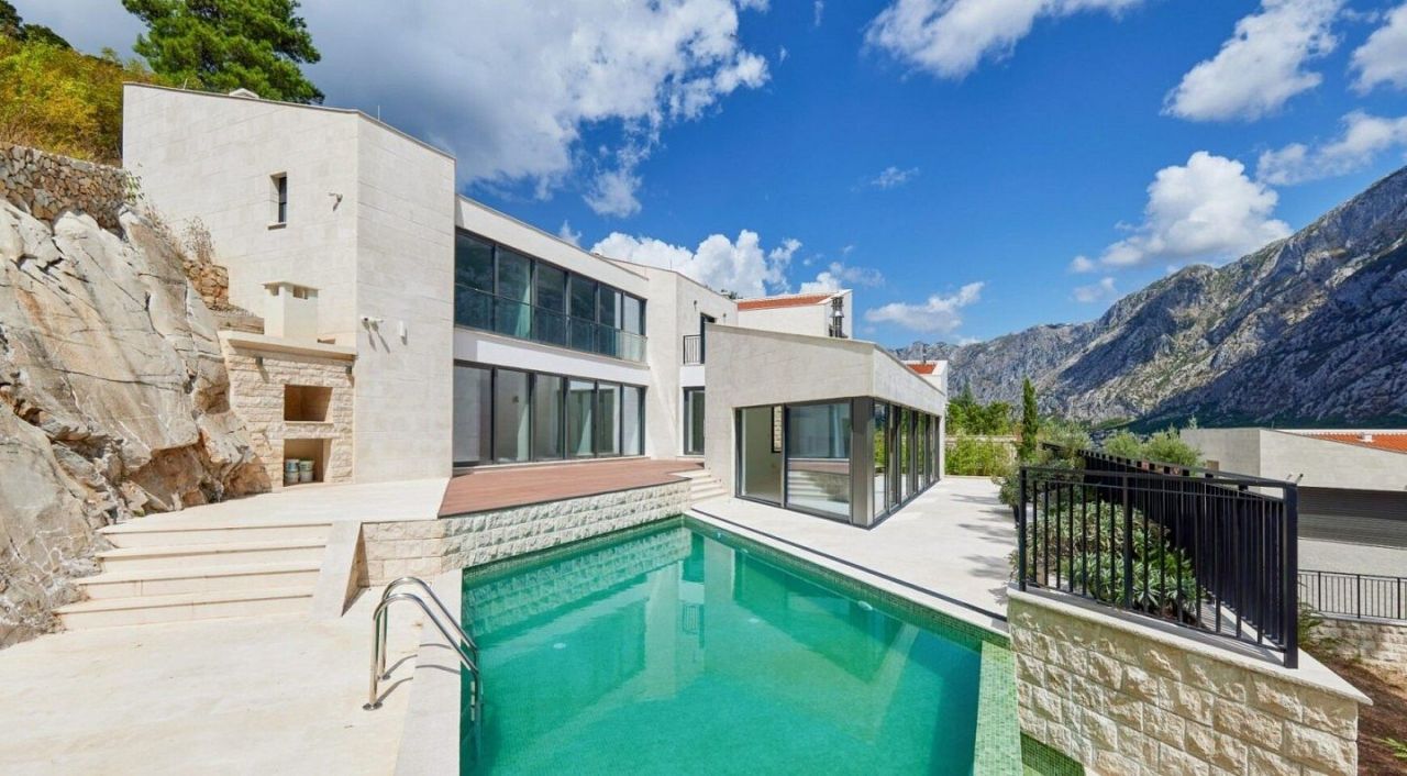 Villa en Prcanj, Montenegro, 479 m2 - imagen 1