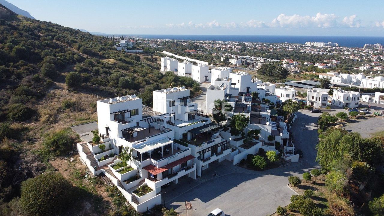 Maison urbaine à Kyrenia, Chypre, 250 m2 - image 1