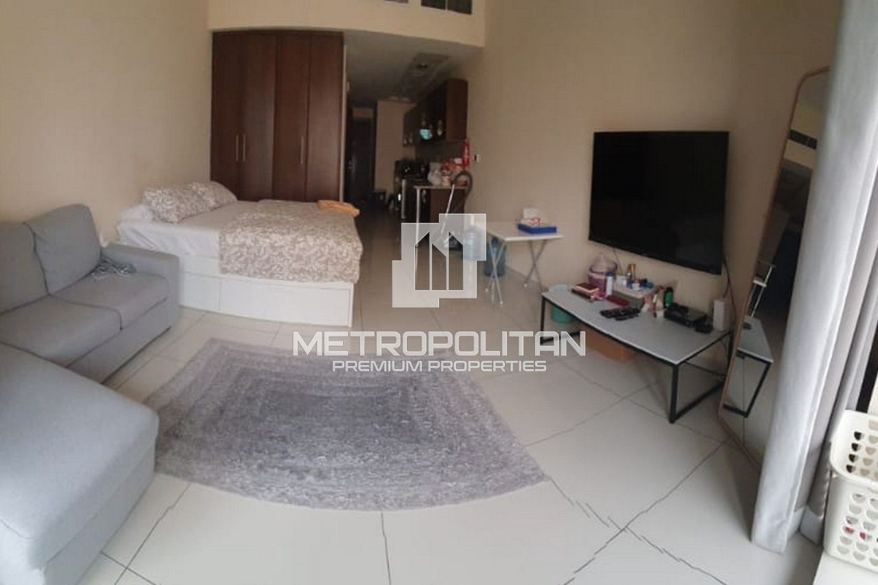 Apartment in Dubai, UAE, 54 sq.m - picture 1