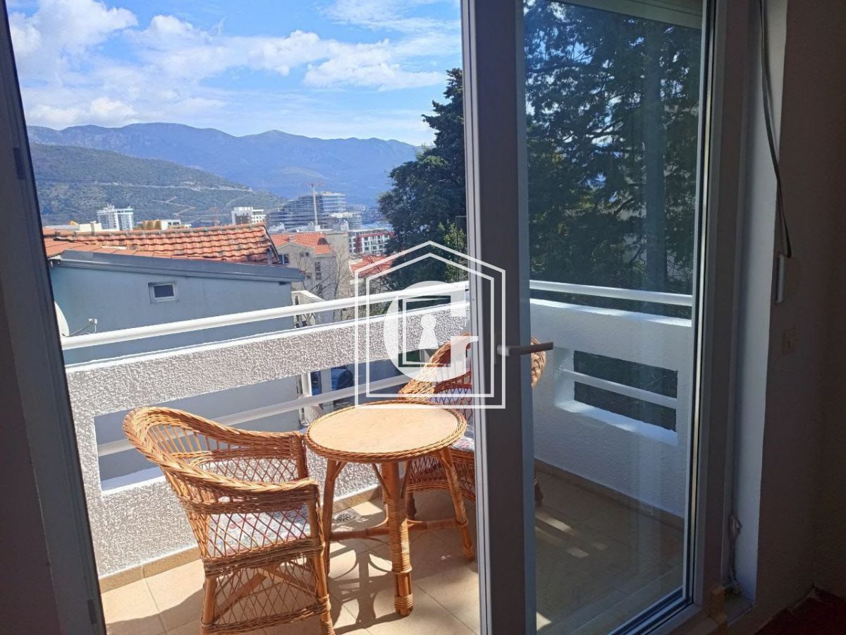 Apartment in Budva, Montenegro, 50 sq.m - picture 1
