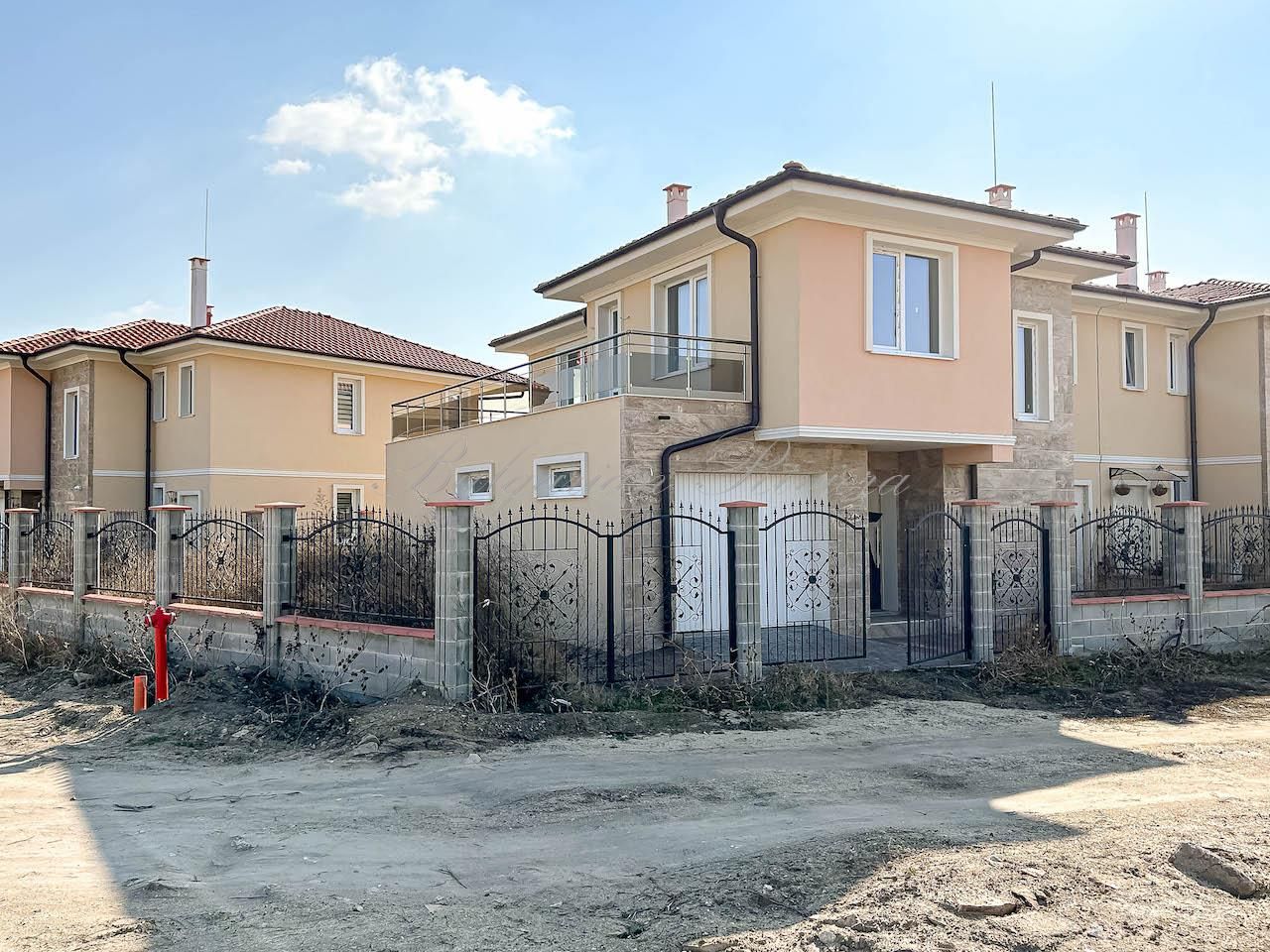 House in Pomorie, Bulgaria, 210 sq.m - picture 1