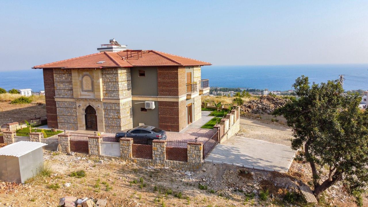 Villa en Incekum, Turquia, 439 m2 - imagen 1