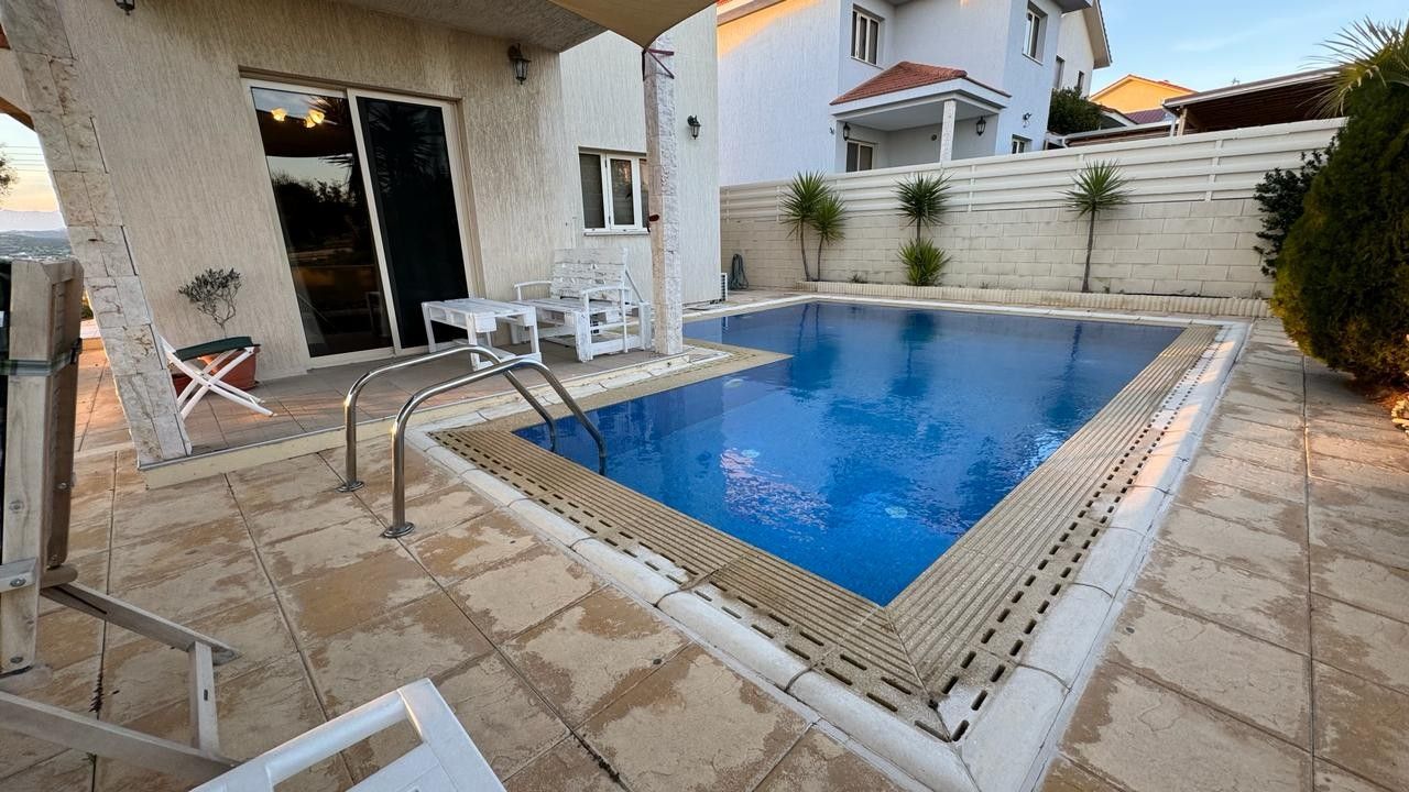 Villa in Larnaka, Zypern, 150 m2 - Foto 1