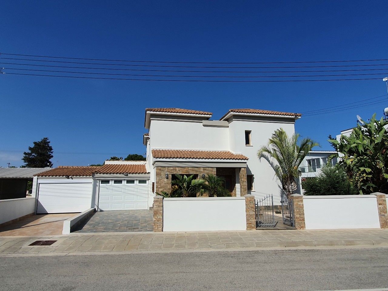 Villa in Larnaca, Cyprus, 348 sq.m - picture 1