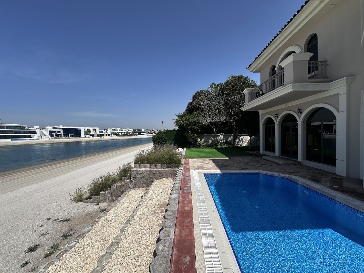 Villa in Dubai, UAE, 500 sq.m - picture 1