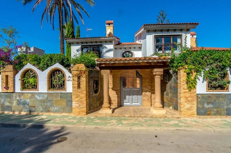 Villa in Torrevieja, Spain, 253 sq.m - picture 1