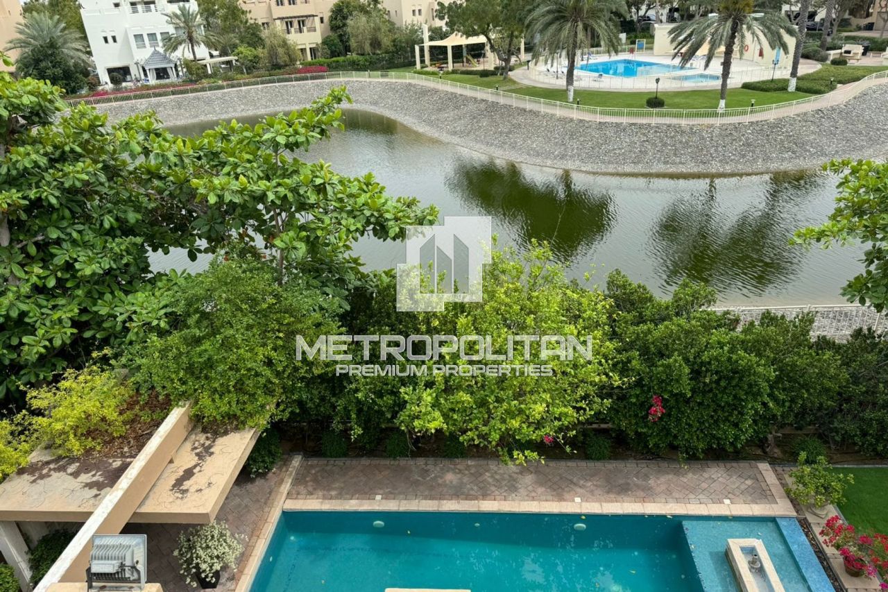 Villa en Dubái, EAU, 709 m2 - imagen 1