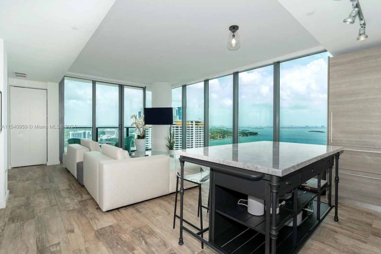 Appartement à Miami, États-Unis, 65 m2 - image 1