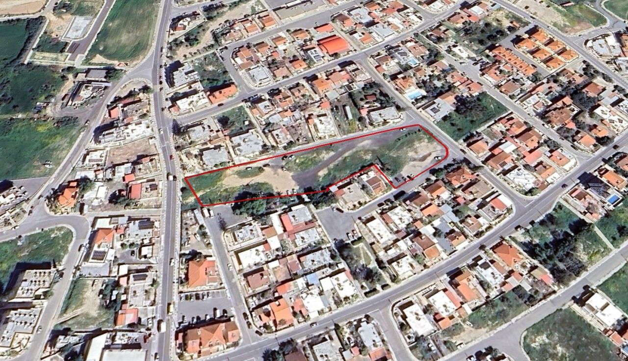 Land in Larnaca, Cyprus, 5 600 sq.m - picture 1