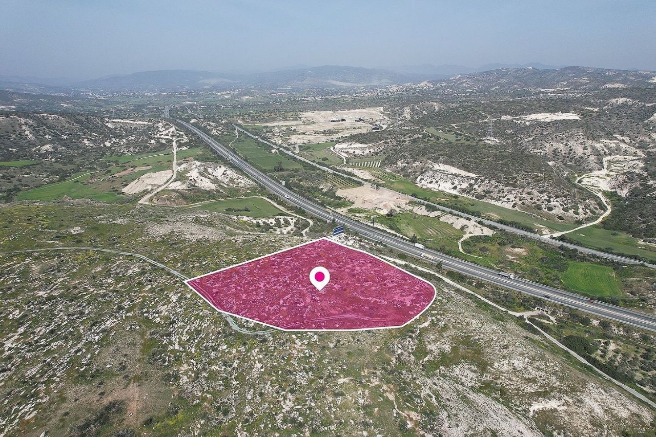 Land in Limassol, Cyprus, 10 034 sq.m - picture 1